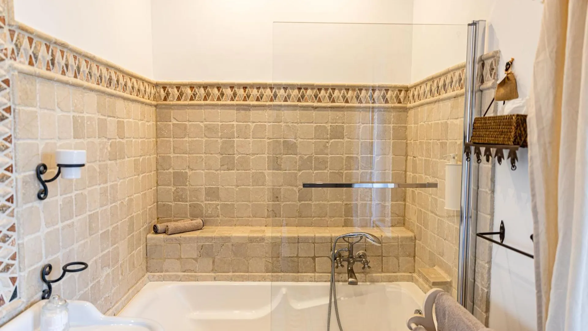Hotel Maison Bournissac Noves