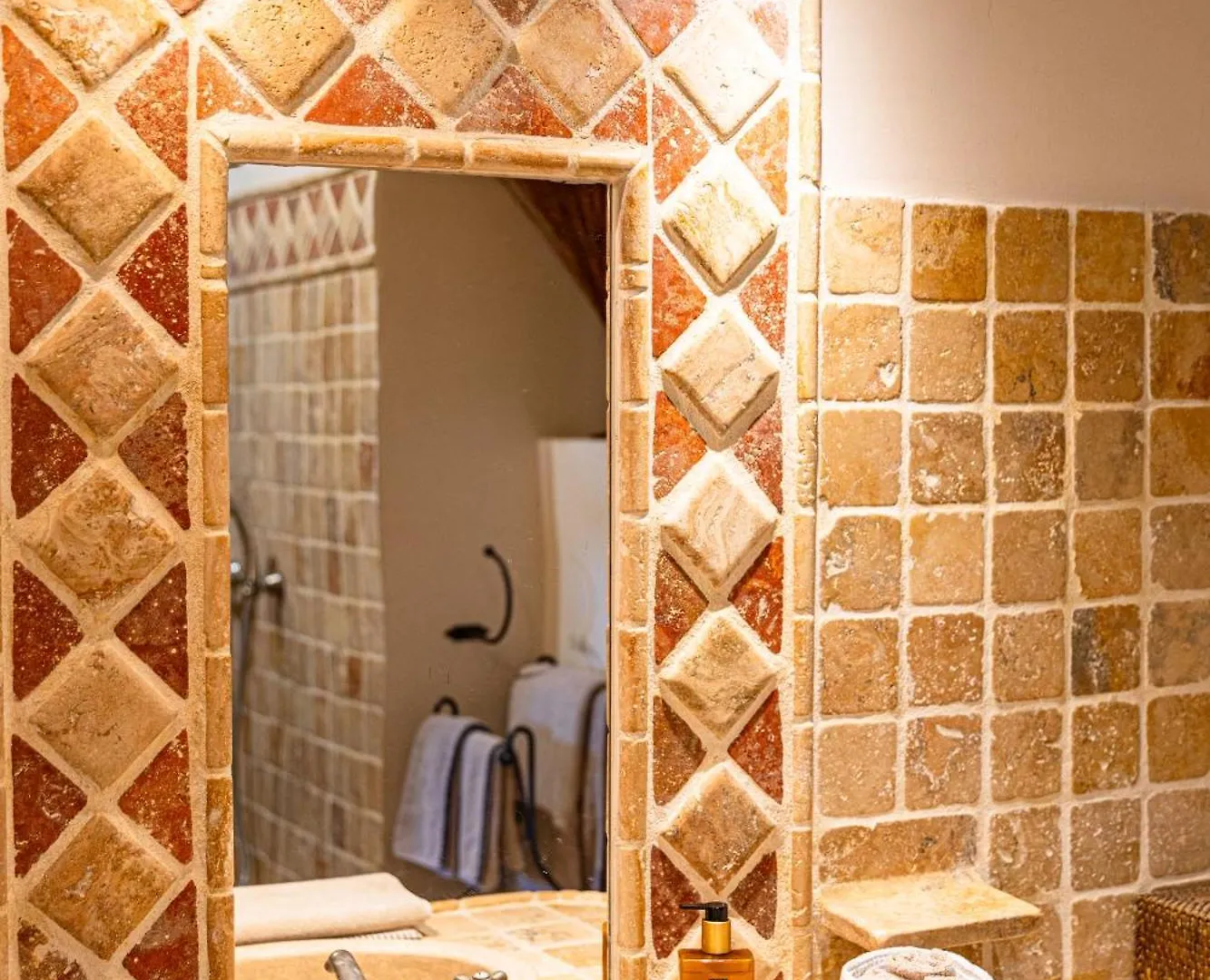 Maison Bournissac Noves Hotel