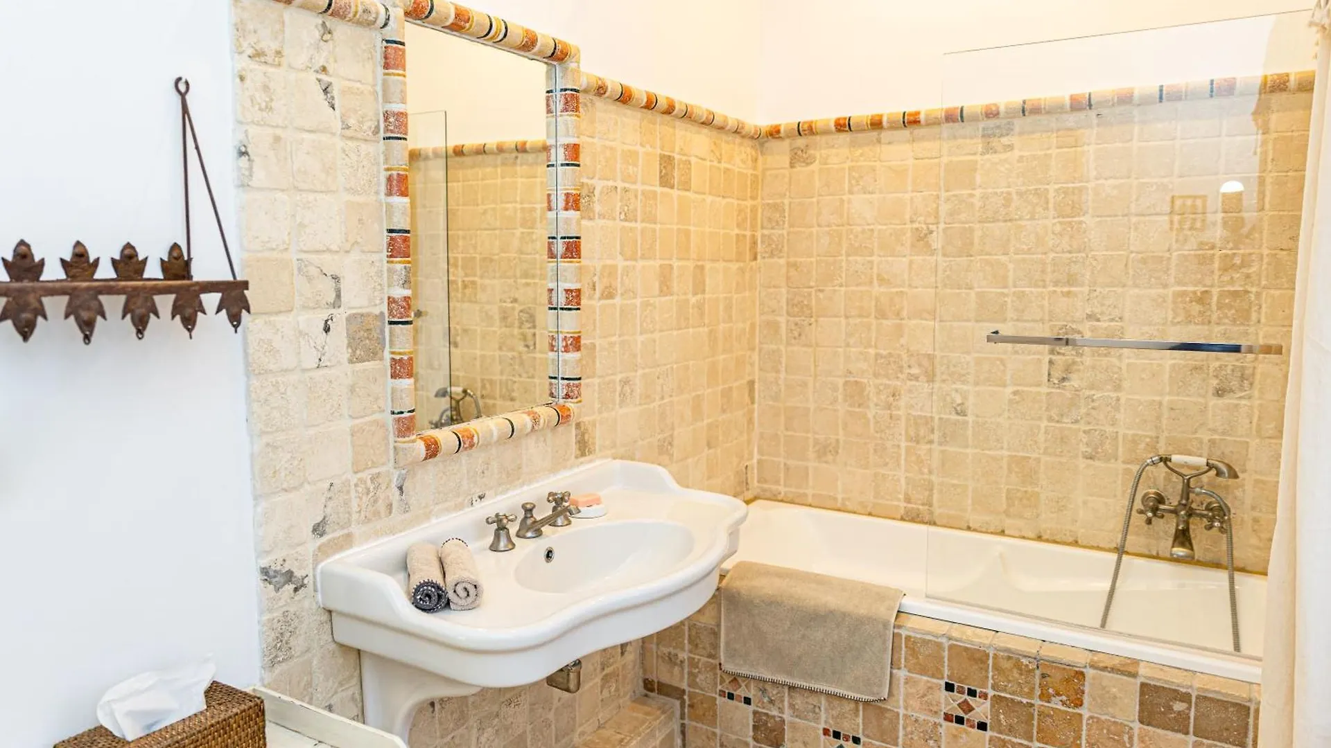 Maison Bournissac Noves 3*,